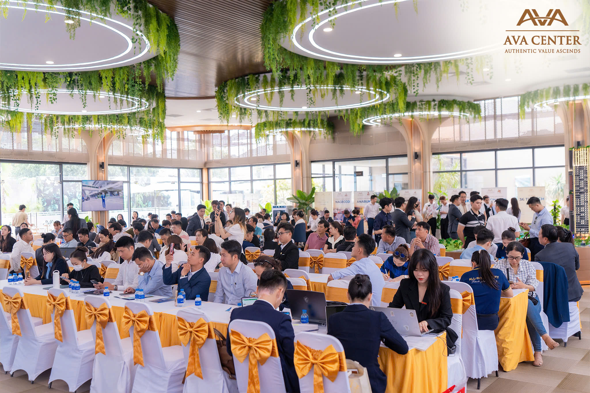 [Hình 1] - Không khí sôi động tại Lễ Công bố sản phẩm AVA Center với sự tham dự của đông đảo khách hàng và nhà đầu tư